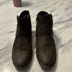BORN LEATHER RUGGED BOOTIES, SIZE 7.5